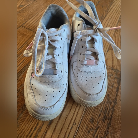 Nike Air Force 1 - Picture 3 of 5